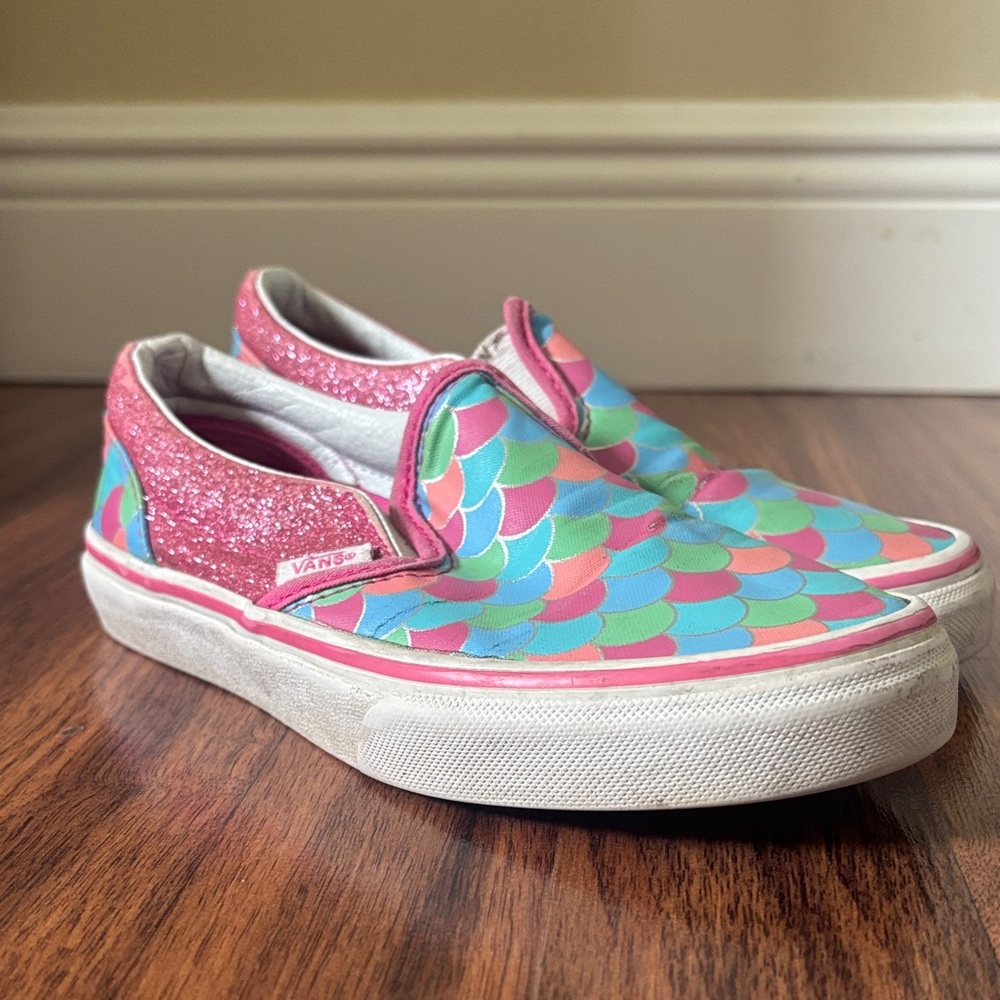 Vans Kids Pink and Blue Scaled Slip-On Sneakers